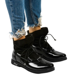 Černé šněrovací boty od Merela černá
