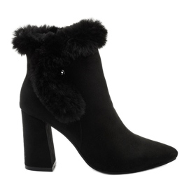 Černé kotníkové boty na sloupku se zipem Helike černá