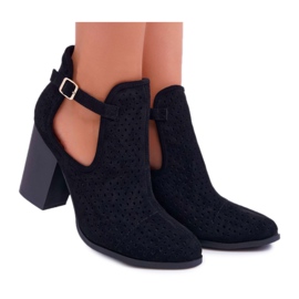 Bellucci Dámské boty na podpatku prolamované s výřezy Black GoodDay černá