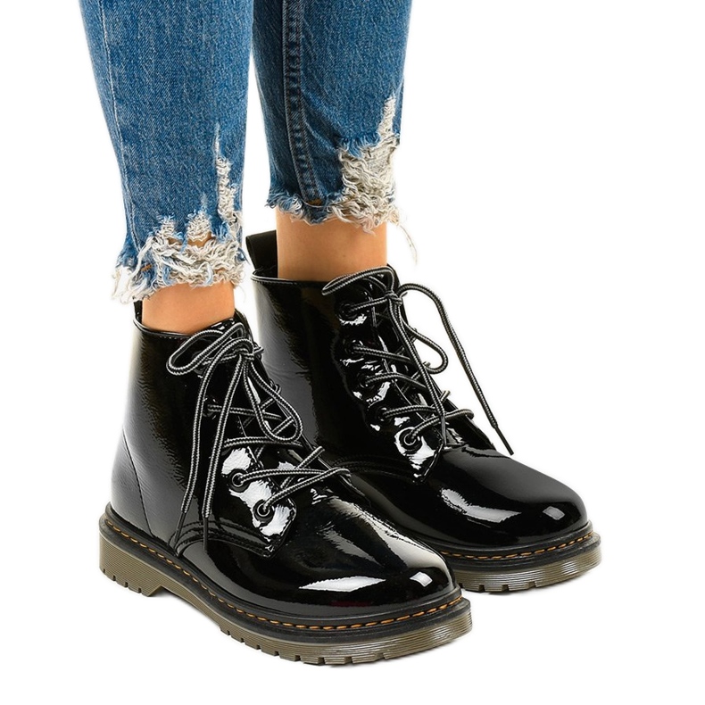 Černé lakované boty TL143-1 černá