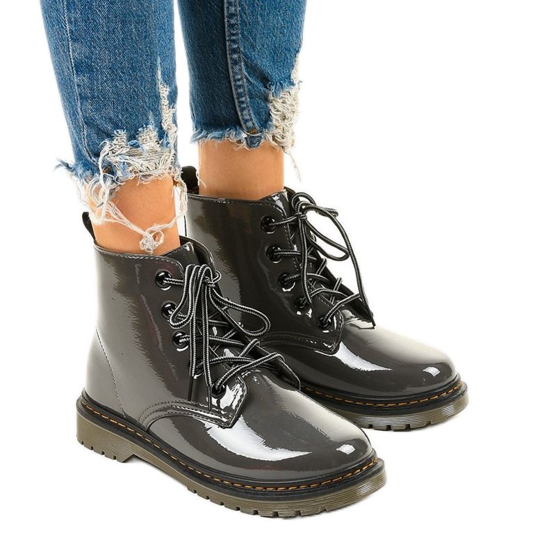 Šedé lakované boty TL143-7 šedá