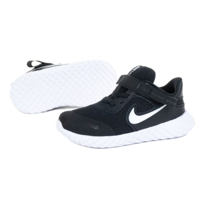 Boty Nike Revolution 5 Flyase Jr CQ4651-004 bílý černá