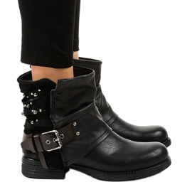Dámské černé ploché kotníkové boty s cvočky M207 černá