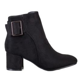 Top Shoes Semišové kozačky se sponou černý