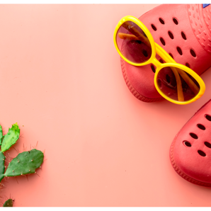 Hrají: Crocs