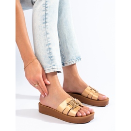 Dámské zlaté pantofle Shelovet na platformě zlatý 2