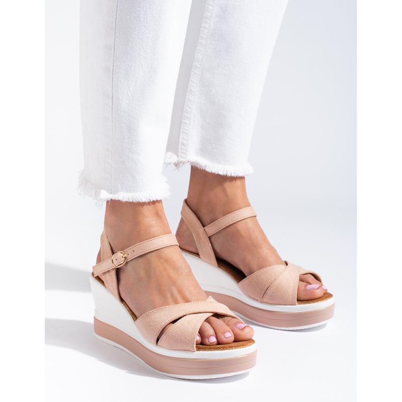 Dámské béžové sandály na klínku Shelovet béžový 1