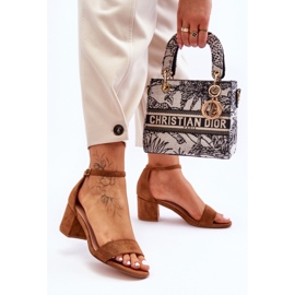 Klasické semišové líbánkové sandály na nízkém podpatku hnědý 2