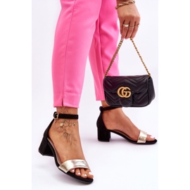 Pohodlné černé a zlaté sandály na nízkém podpatku Layna černá 1