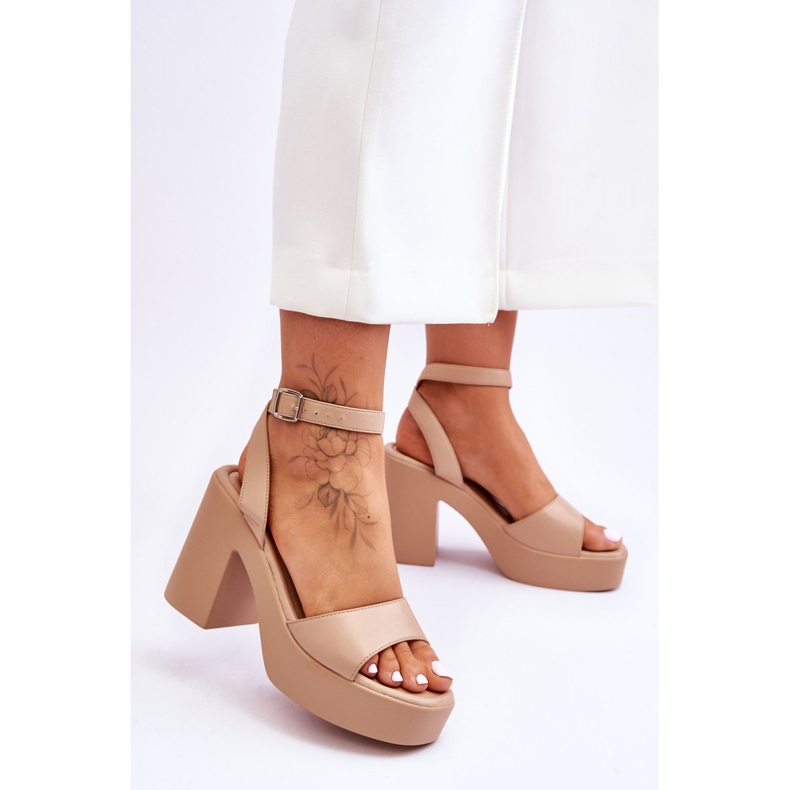 Módní sandály na masivních béžových karmínových podpatcích 2