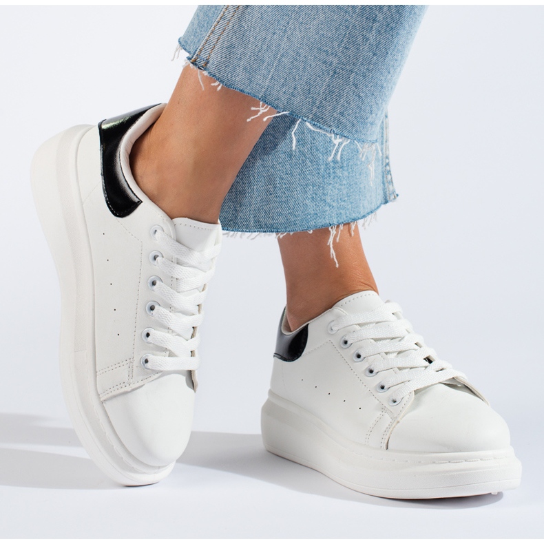 Dámské bílé sportovní boty Shelovet bílý 2