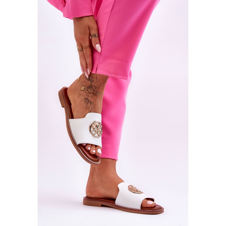 Dámské klasické pantofle na plochém podpatku bílé Larotte bílý 2 Dámské klasické pantofle na plochém podpatku bílé Larotte bílý 2