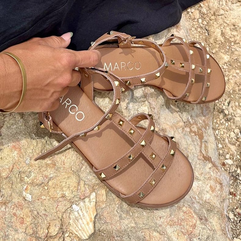 Marco Shoes Kožené sandály se zlatými cvočky hnědý 1