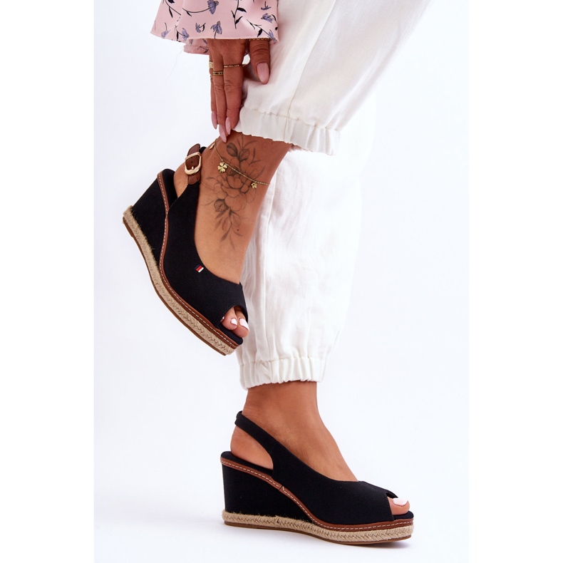 Dámské klasické sandály na klínu Black Katie černá 2