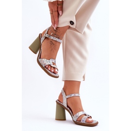 Kožené sandály na podpatku Maciejka 06029-24 bílo-zelené bílý 2