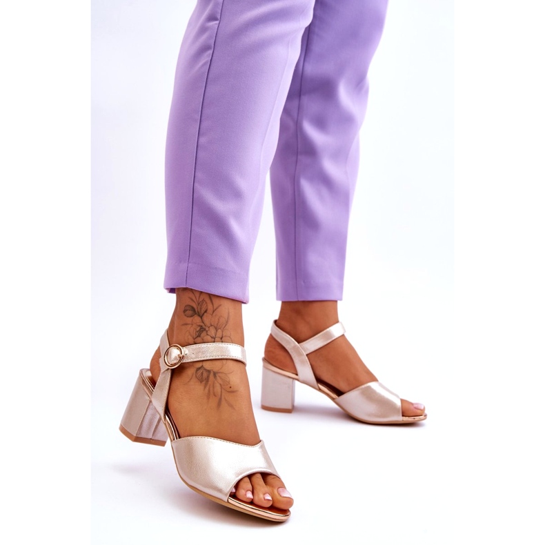 Vinceza Dámské sandály na ekologické pokožce na zlatém kovovém příspěvku zlatý 2