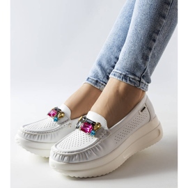 Bílé mokasíny s krystaly od Gisella bílý 1