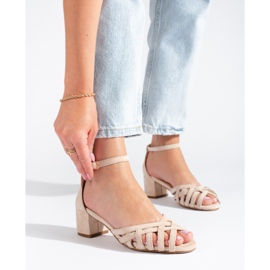 Semišové sandály na nízkém podpatku Shelovet v béžové barvě béžový 1