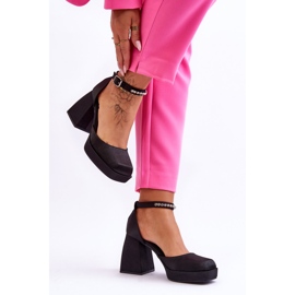 Módní lodičky na masivních podpatcích se zirkony Black Adel černá 2 Módní lodičky na masivních podpatcích se zirkony Black Adel černá 2