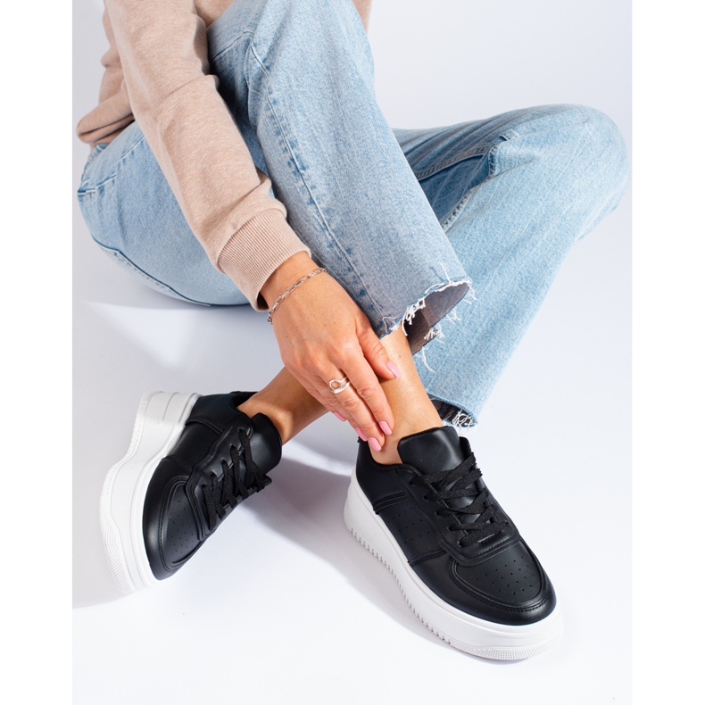 Černé tenisky na vysoké platformě od Shelovet černá 1