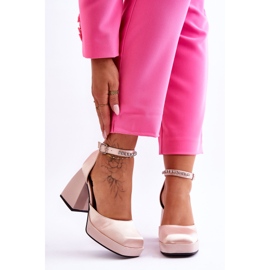 Módní lodičky na masivních podpatcích se zirkony béžová Adel béžový 2