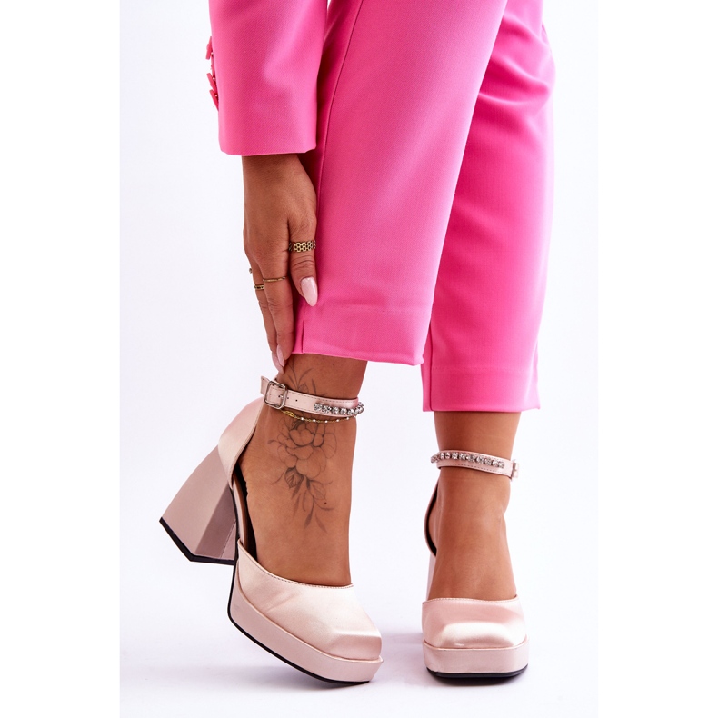 Módní lodičky na masivních podpatcích se zirkony béžová Adel béžový 2