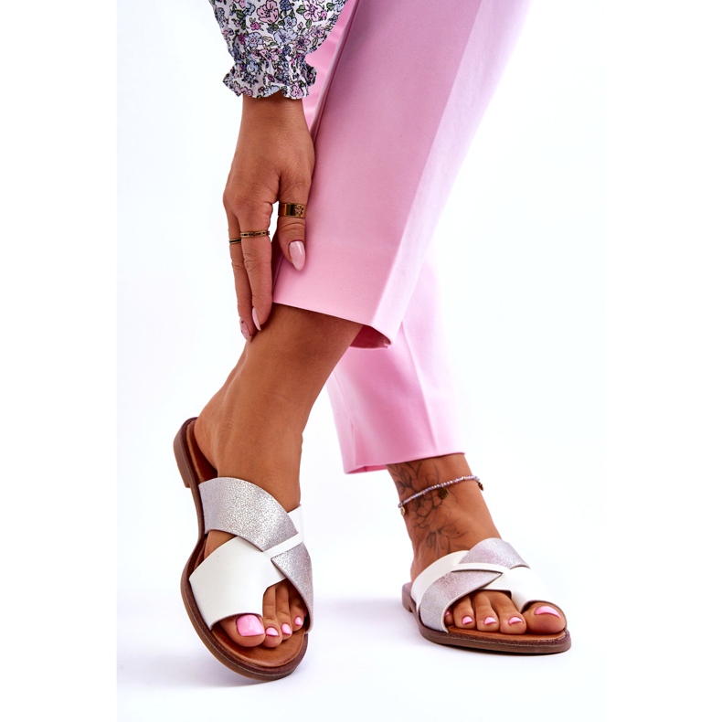 Jezzi Klasické dámské bílo-stříbrné žabky bílý 1