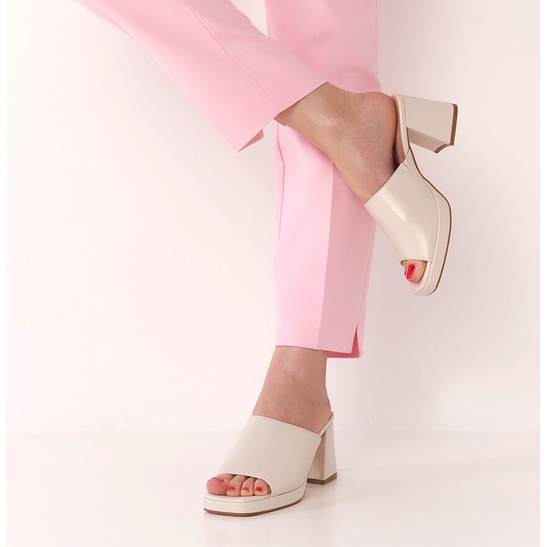 Dámské perlové sandály na sloupku s gumičkou Sergio Leone KL322 béžový 2