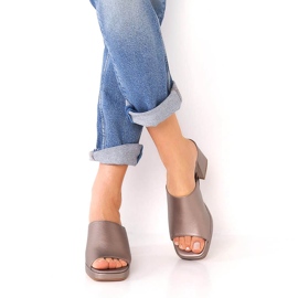 Platinové dámské pantofle Sergio Leone KL322 na sloupku s gumičkou stříbrný 2