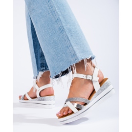 Bílé dámské sandály na klínku Shelovet bílý 2