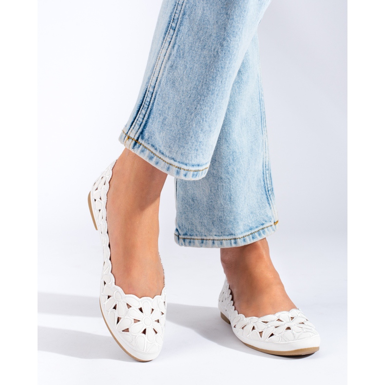 Prolamované dámské bílé baleríny Shelovet bílý 1