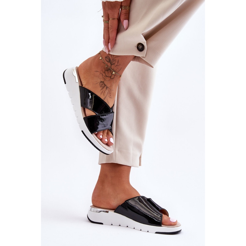 Lakované nízké pantofle na klínku S.Barski AL22469 Černé černá 2