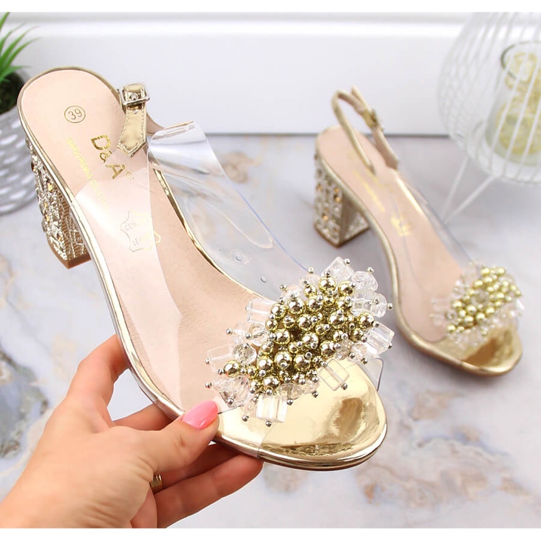 Dámské transparentní sandály na zlatém sloupku s korálky S.Barski MR1037-19 zlatý 1