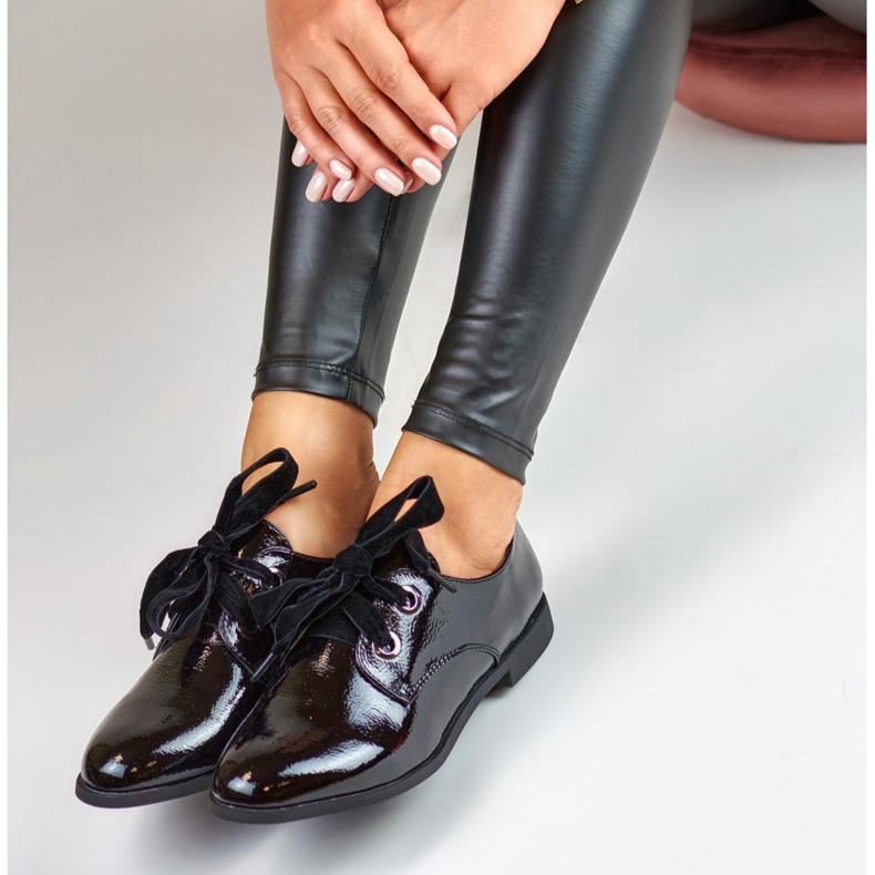 La.Fi Elegantní lakované boty černá 1