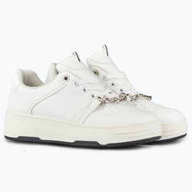 Bílé sportovní boty s řetízkem bílý 2