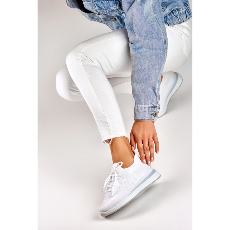 Bílé sportovní boty na klínku bílý 1 Bílé sportovní boty na klínku bílý 1