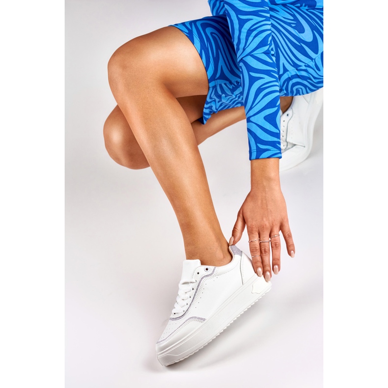 Bílé tenisky se stříbrnými doplňky bílý 2