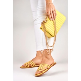Žluté elegantní dámské ploché sandály žlutá 2