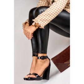 Černé lakované sandály na vysokém podpatku černá 1
