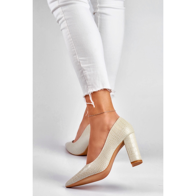 Světlé lodičky na sloupku z ekokůže šedá 1 Světlé lodičky na sloupku z ekokůže šedá 1