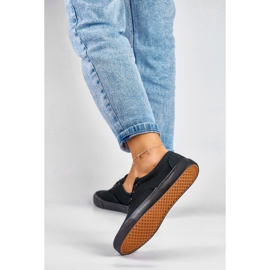 Klasické dámské tenisky s černou podrážkou černá 2