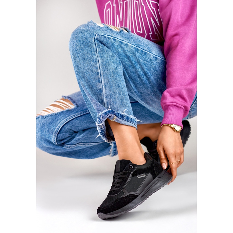 Černé dámské sportovní boty s černou podrážkou černá 1