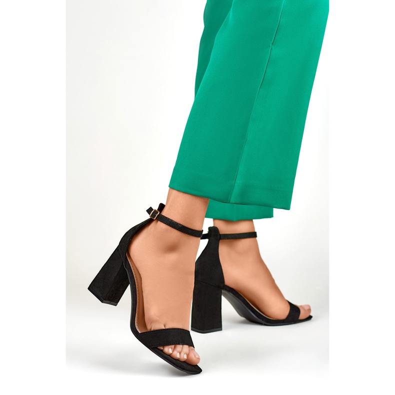 Černé sandály na vysokém podpatku černá 1