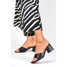 Dámské černé pantofle na nízkém podpatku černá 1