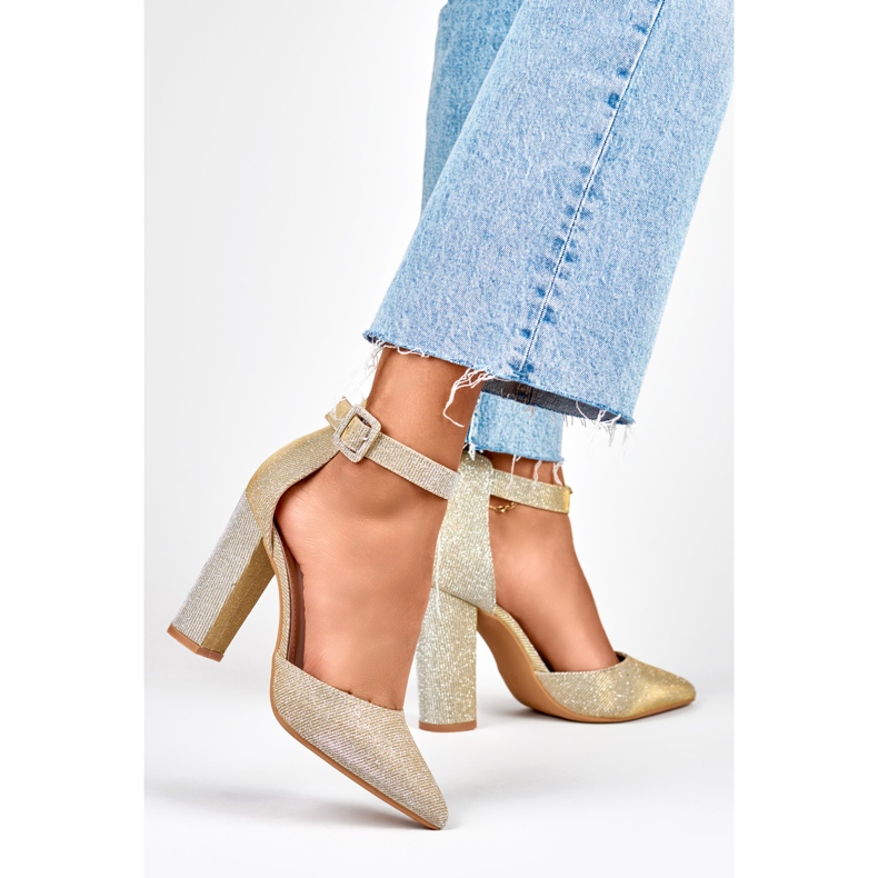 Zlaté brokátové lodičky se zapínáním na kotníku zlatý 1