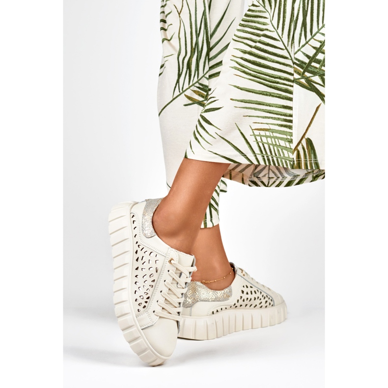 Dámské béžové sportovní boty vyrobené z přírodní kůže béžový 2