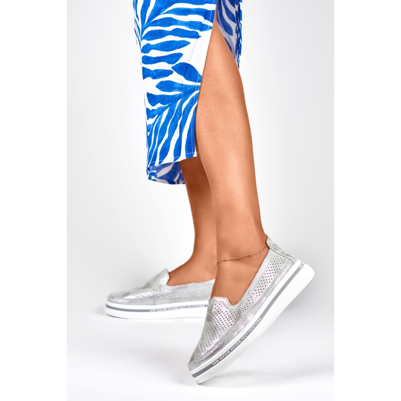 Dámské prolamované kožené boty stříbro 2