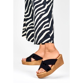 Dámské černé pantofle na klínku černý 2