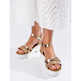 Shelovet béžové sandály na klínku béžový 2