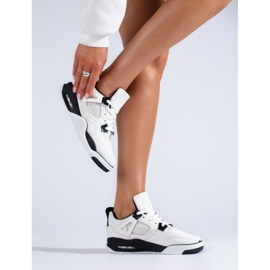 Černobílé tenisky se silnou podrážkou od Shelovet bílý 1